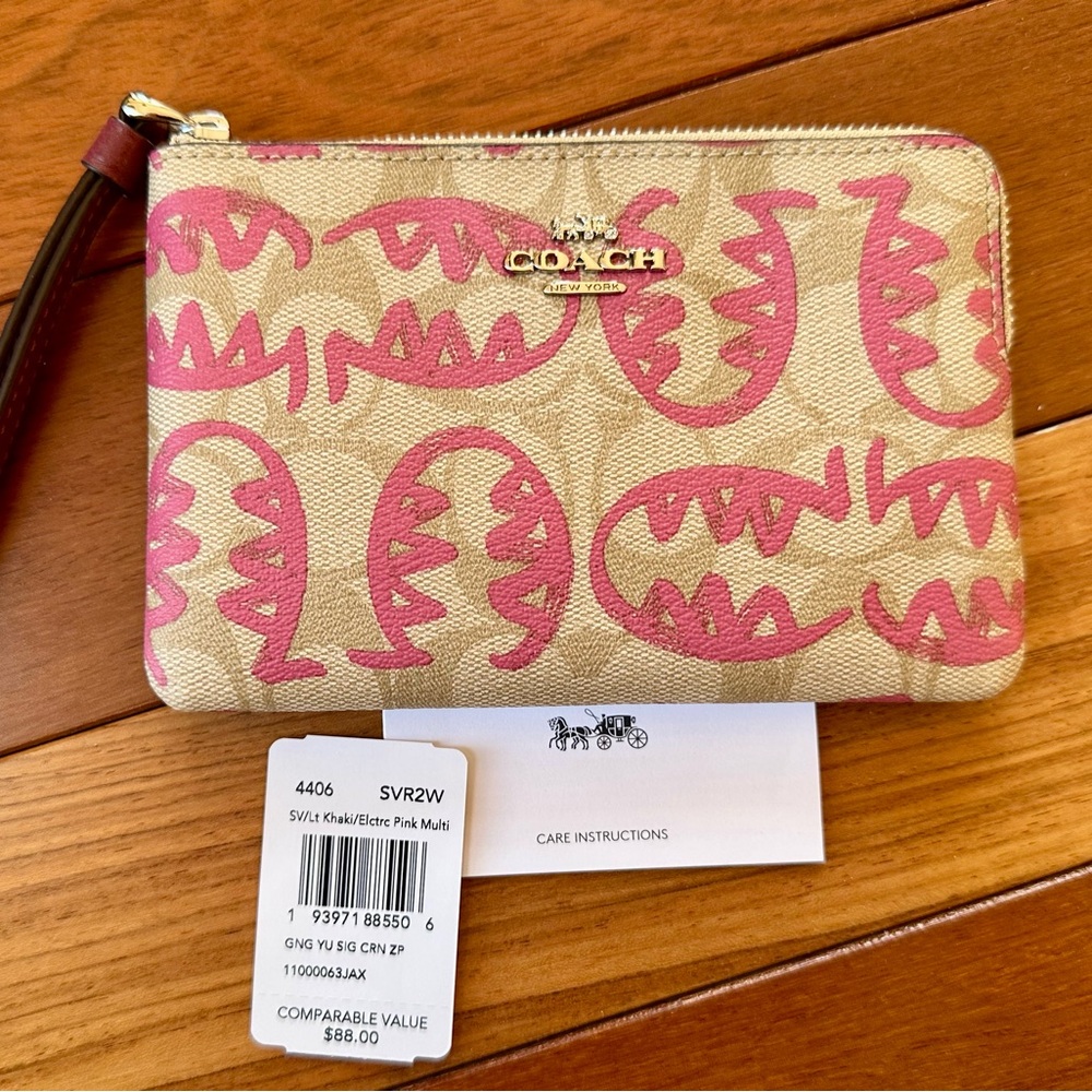 Coach Corner Zip Wristlet in Signature Canvas with Rexy by Guang Yu. NWT - Picture 4 of 14